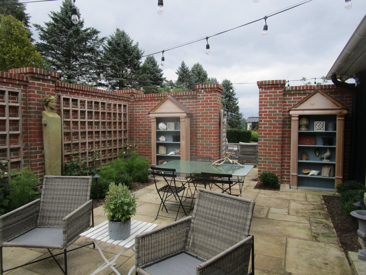 wall structure for privacy