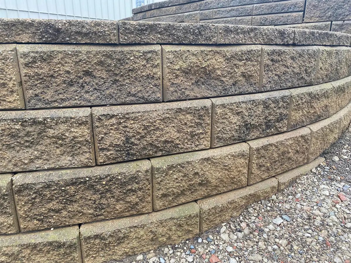Segmental rock retaining wall